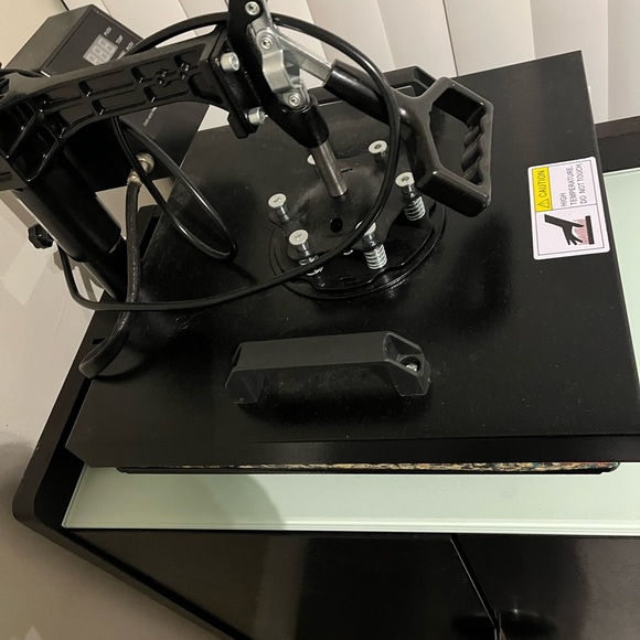 T Shirt printer brand new only been used a couple times have box - Picture 2 of 2